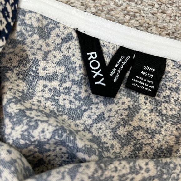 2 Roxy Tops Size small - Picture 5 of 8